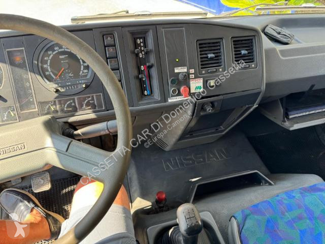 Kamion Nissan M90 T160 CISTERNA CARBURANTI E...