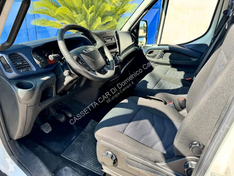 Furgoneta Iveco DAILY 35C14 CON CENTINA ALLA...