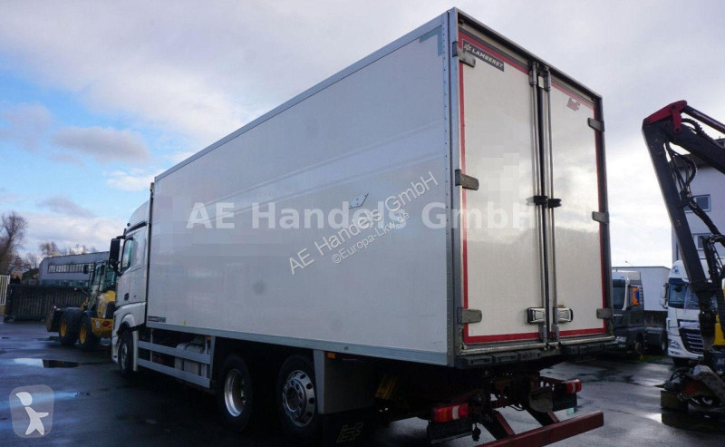 Vrachtwagen Mercedes 2551