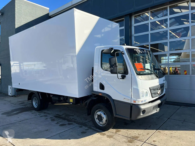 Lastbil Mercedes Accelo 915 4x2 Closed Cargo Truck