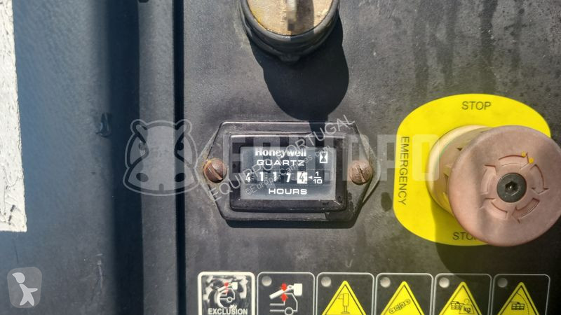Veículo utilitário Nissan PT200 on Nissan NT400