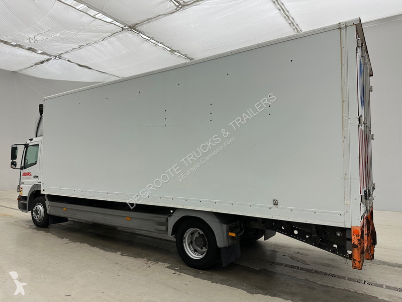 Vrachtwagen Mercedes 1218