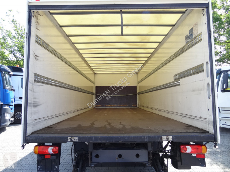 Kamion Renault D10.210 7m Koffer
