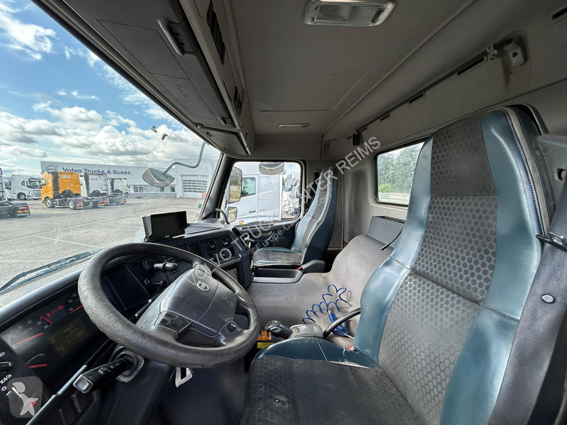 Camion Volvo 8x4 Container lifts 2013