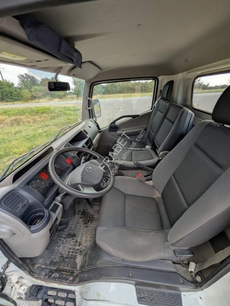 Camion Nissan NT400
