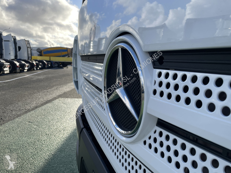شاحنة Mercedes  1021