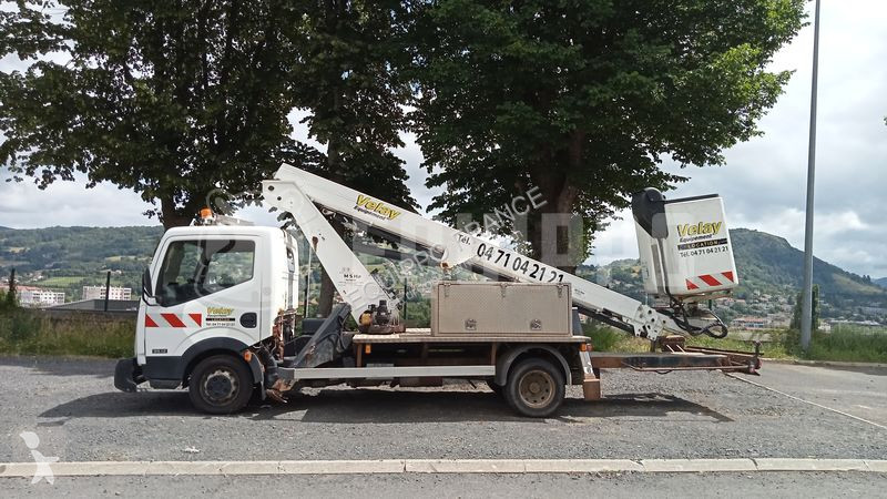Véhicule utilitaire Nissan 35.12 with Isoli...