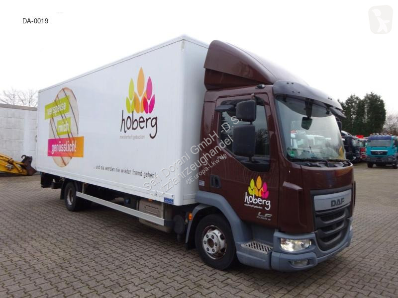 شاحنة DAF LF 220 Koffer mit Palfinger LBW 4x2