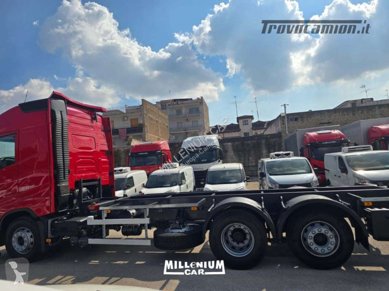شاحنة Volvo VOLVO  460 PORTACASSE L/TELAIO 2023