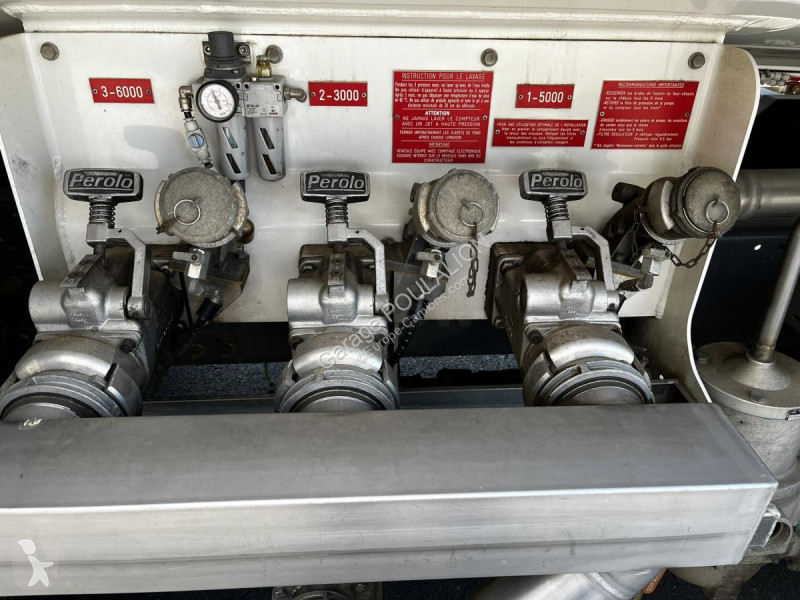 شاحنة Renault  280 E6  D18 P 4X2 CITERNE CARB...