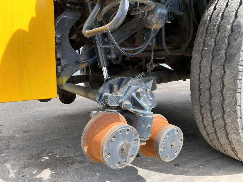 آلة لصيانة الطرق Unimog 427/21 Schienenreiniger