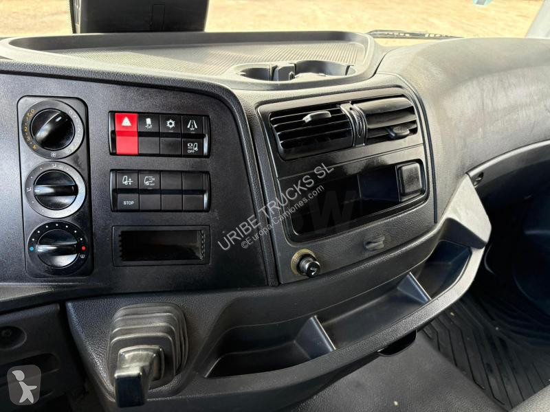 شاحنة Mercedes 1218
