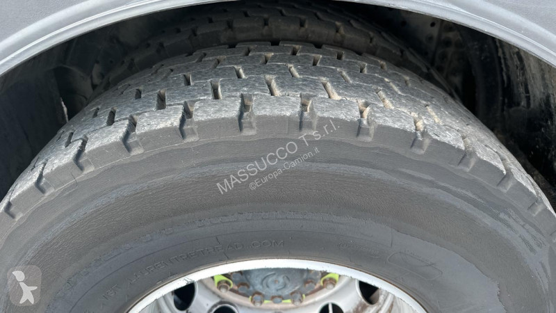 شاحنة Iveco 330 6X2