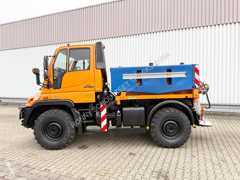 Engin de voirie Unimog U 300 4x4 U 300 405/10...