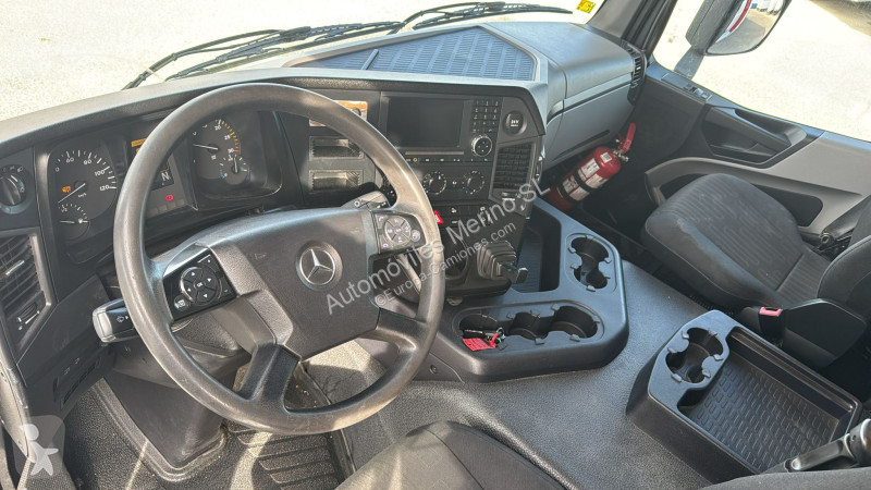 شاحنة Mercedes ANTOS 1827