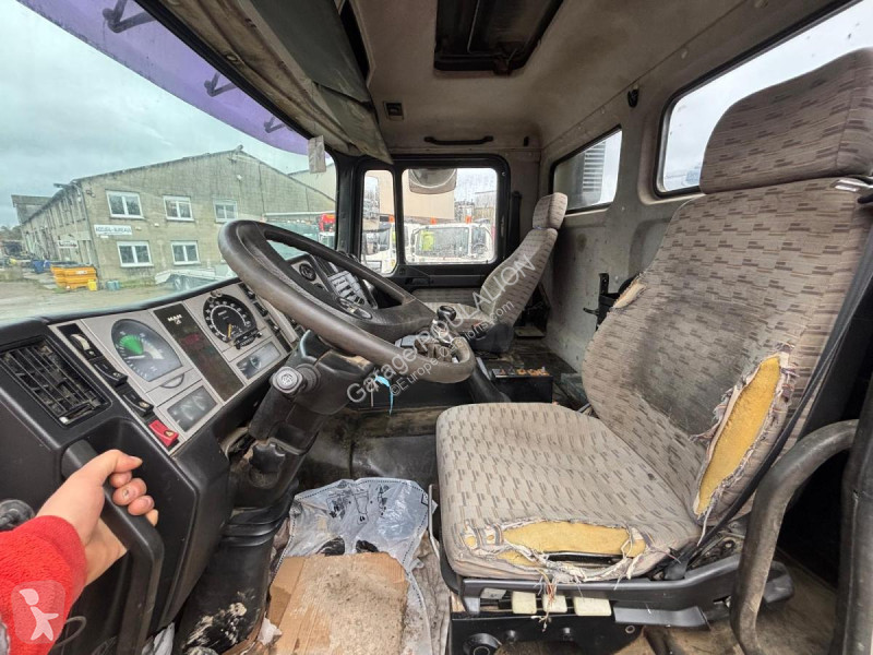 Camion MAN REMORQUANT SINT 27-343