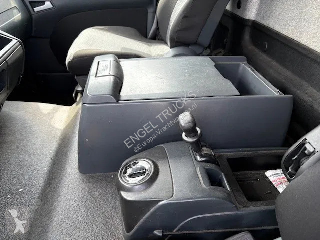 شاحنة MAN 18.250 BL WITH PLYWOOD CLOSED BOX AND...