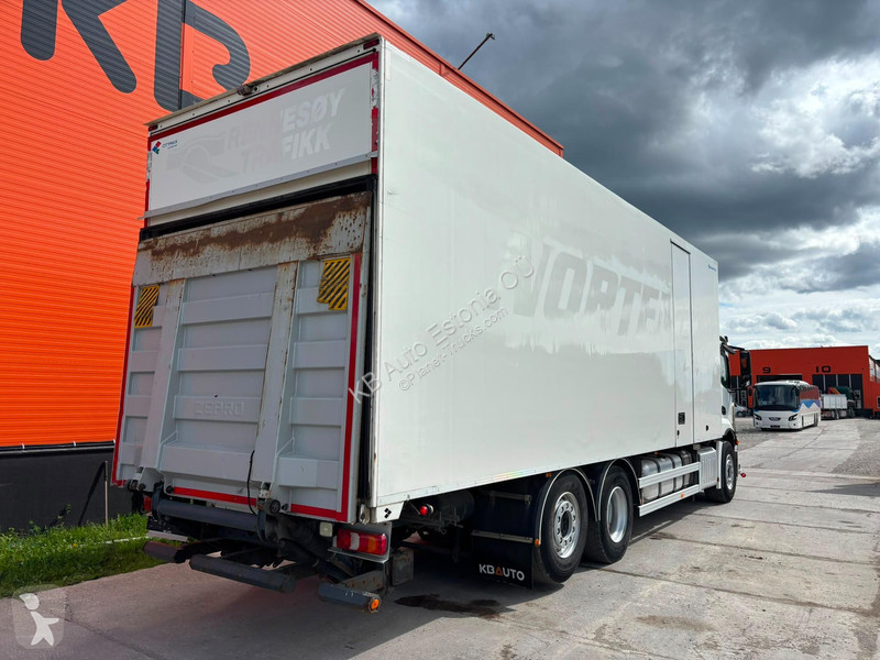 شاحنة Mercedes 2543 6x2*4 Supra Mt / box L=8520 mm