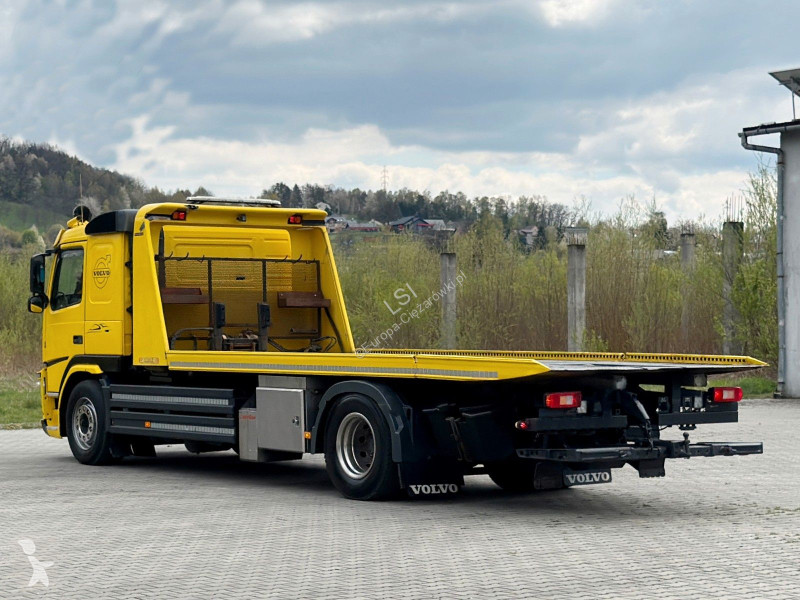 Camion Volvo 330 * ABSCHLEPPWAGEN 6,00 m *...