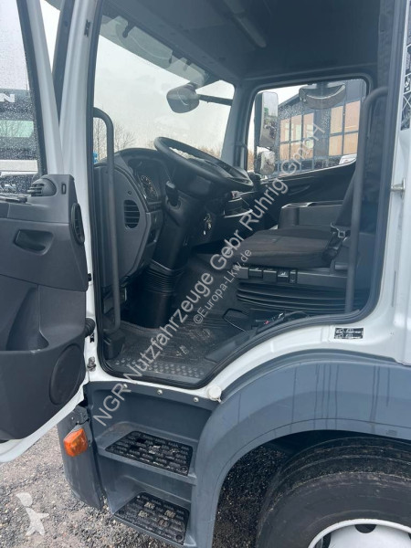 Camion Mercedes 4X2 Koffer Plane 6 to. Hebebühne
