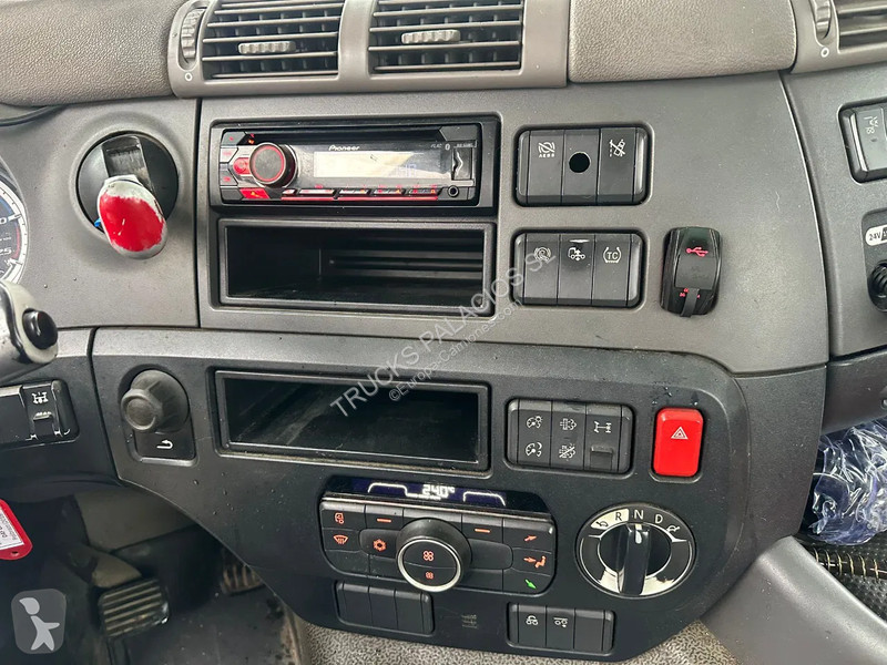 شاحنة DAF 430 tercer eje elevable y direccional
