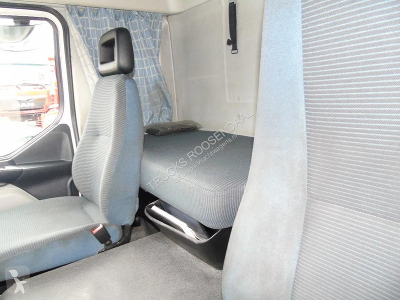شاحنة Volvo FL 240 + 12t + euro 5 + lift