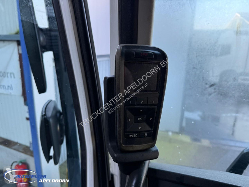 شاحنة Volvo FH 750  6x2*4 with steering axle,...