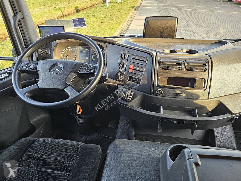 شاحنة Mercedes ATEGO 1230 TAILLIFT AIRCO 60M3