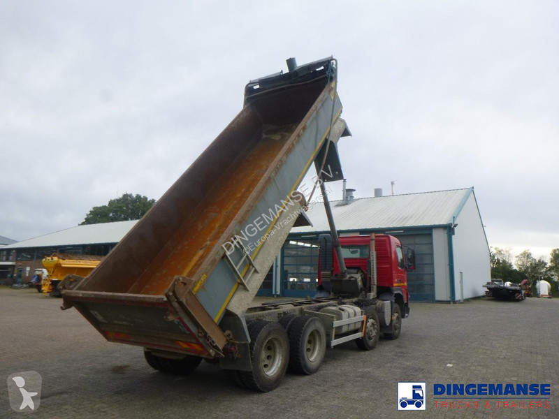 شاحنة Volvo 8x4 RHD steel tipper 16.6 m3