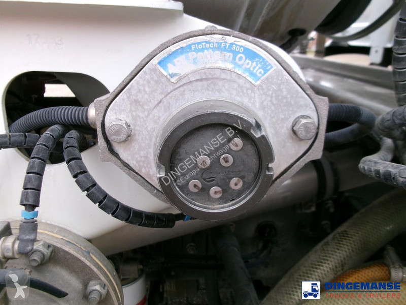 شاحنة Renault 270 4x2 fuel tank 13.8 m3 / 4 comp