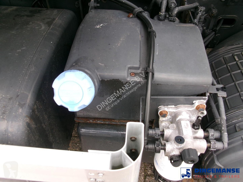 شاحنة Volvo 240 4x2 RHD fuel tank 13 m3 / 4 comp