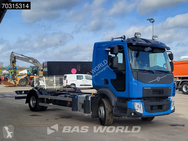 شاحنة Volvo 280 4X2 16tons chassis 4700mm...
