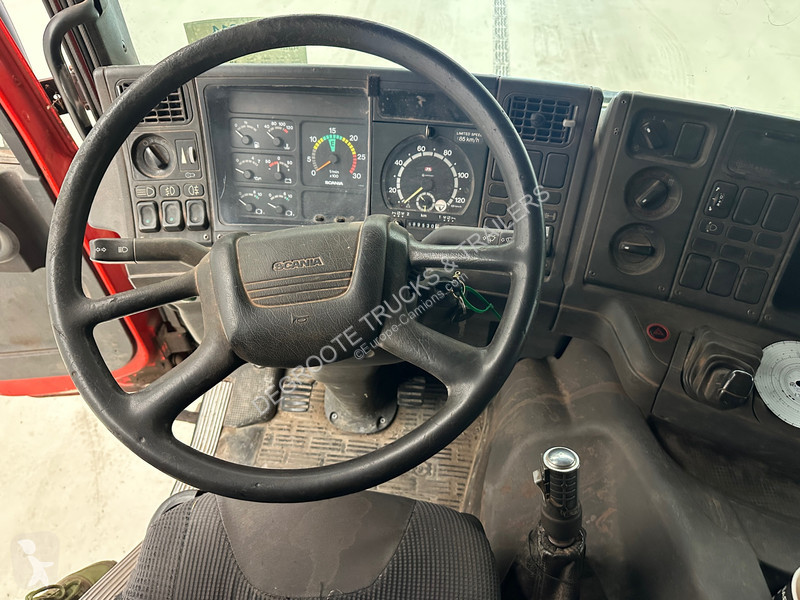 Nosič strojů Scania 94D.220