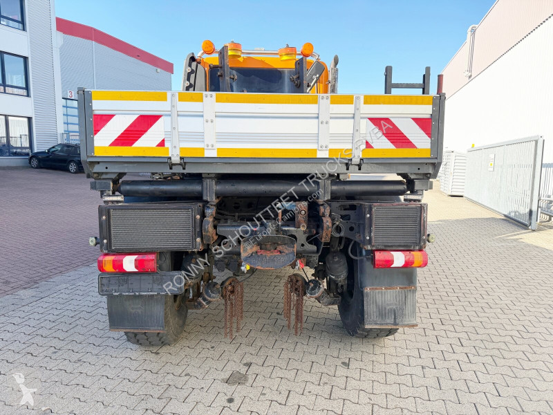 آلة لصيانة الطرق Unimog U 527 4x4 U 527 4x4,...