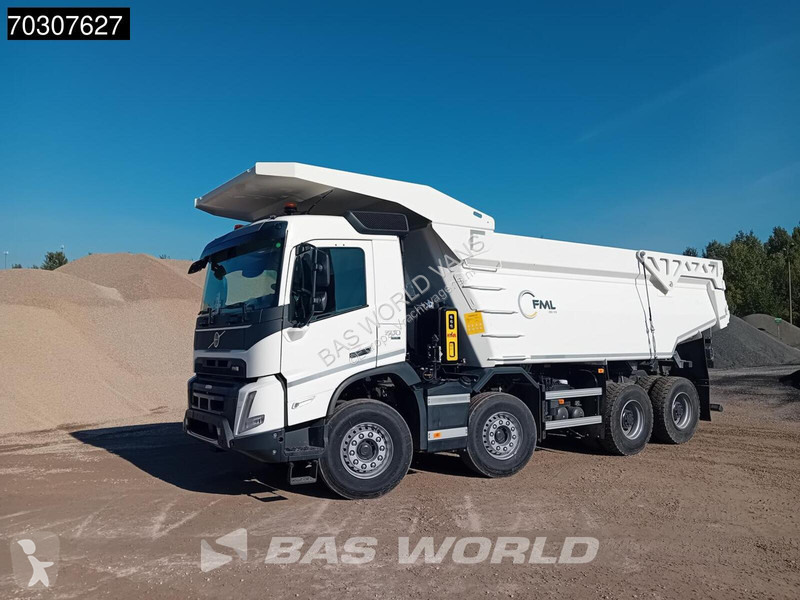 شاحنة Volvo 500  8X4 22m3 Mining tipper 52tons...