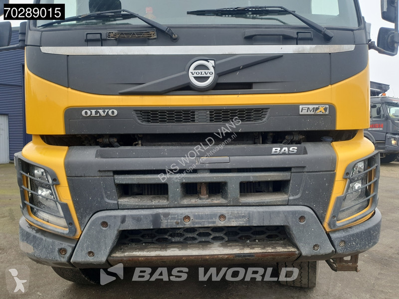 شاحنة Volvo 520  8X4 32m3 AJK Pusher Big-Axle...
