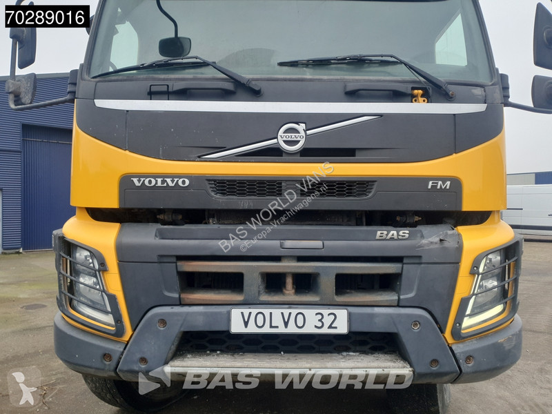 شاحنة Volvo 520  8X4 32m3 AJK Pusher 40Tons...