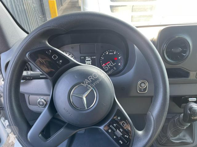 Грузовик Mercedes SPRINTER