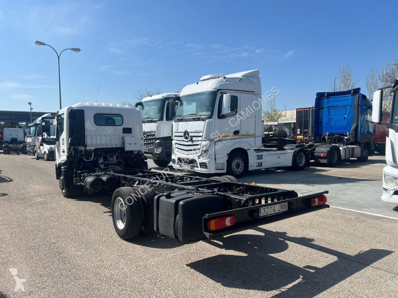 Camión Renault D 7,5 L4 CCM 180E6