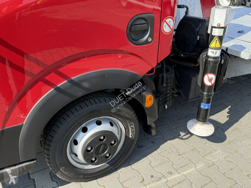 شاحنة Nissan Zwyżka Podnośnik Koszowy PALFINGER...