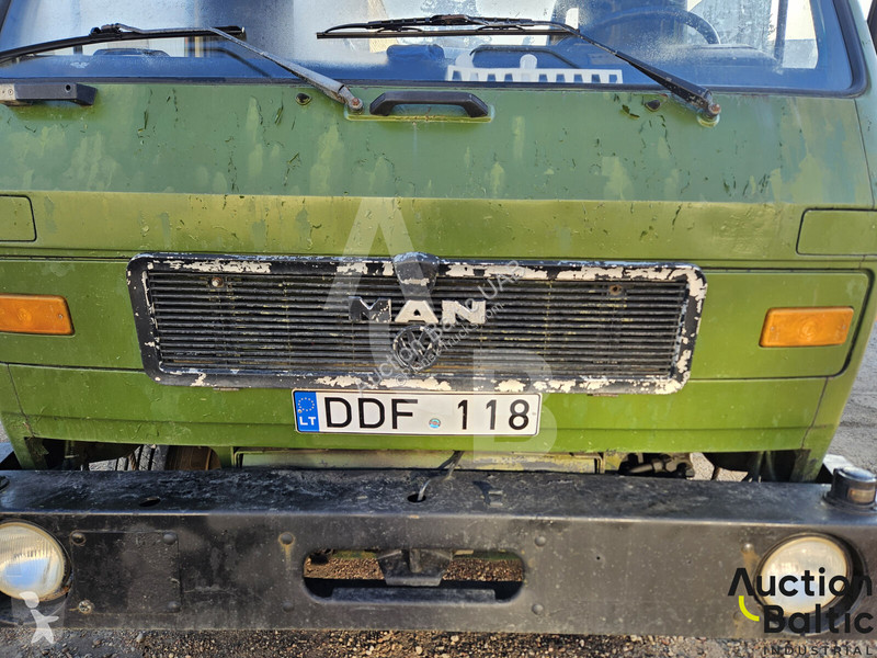 Kamión Volkswagen VW-MAN 8.136