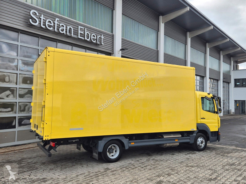 شاحنة Mercedes 816 4x2 Möbelkoffer 3 Sitze