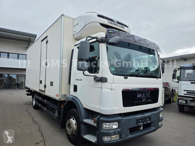 شاحنة MAN 12.250 / Frigo Rohrbahnen Fleisch Meat