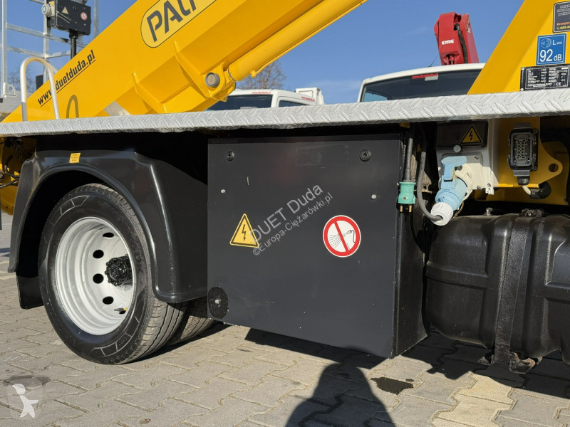 شاحنة Nissan Zwyżka Podnośnik Koszowy PALFINGER...