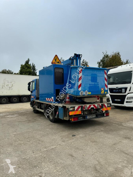 شاحنة Iveco 100E19