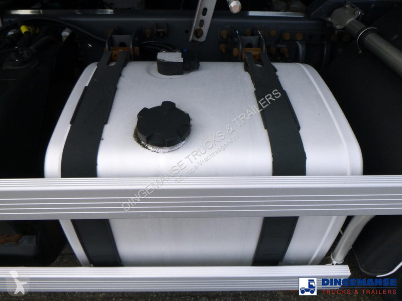شاحنة Renault 270 4x2 fuel tank 13.3 m3 / 3 comp