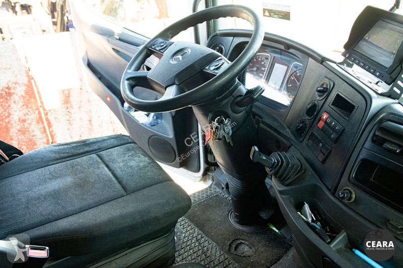 شاحنة Mercedes 1523 CARRIER 1250 Mt