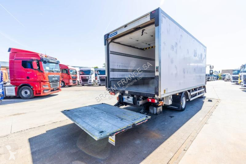 شاحنة Renault  D10 210 DXI +CARRIER SUPRA...