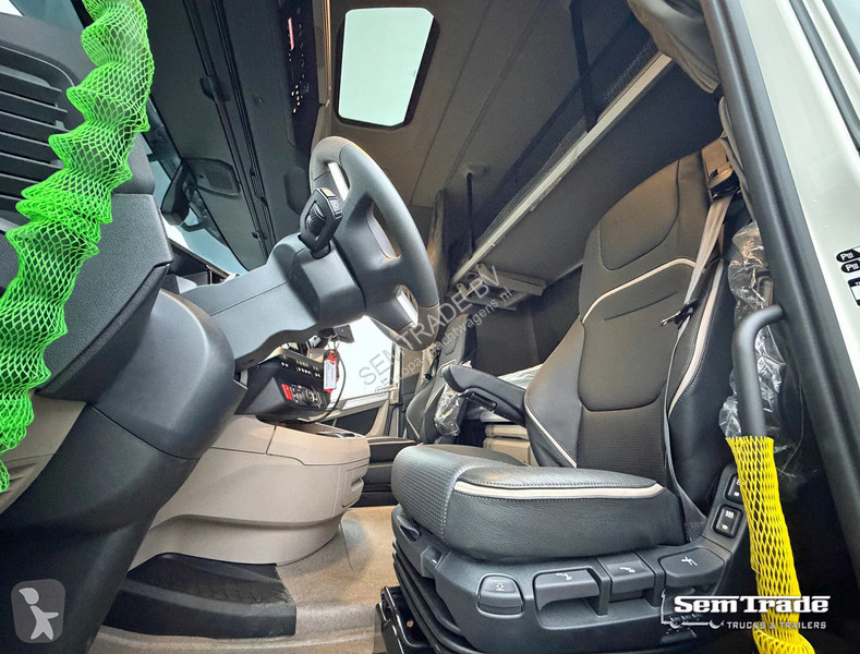 شاحنة DAF XG+ 530 R 6X2 50 CC COMI CARRIER TRS...