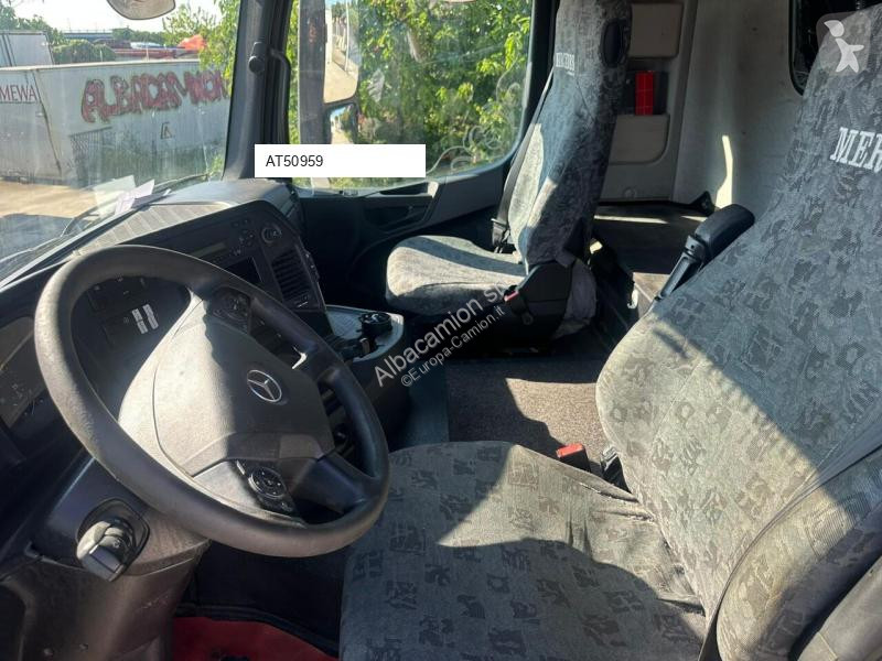 شاحنة Mercedes 3348